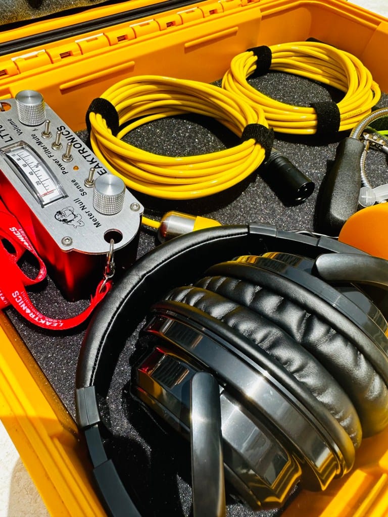 Professional audio leak-listening kit with headphones and hydrophone cables